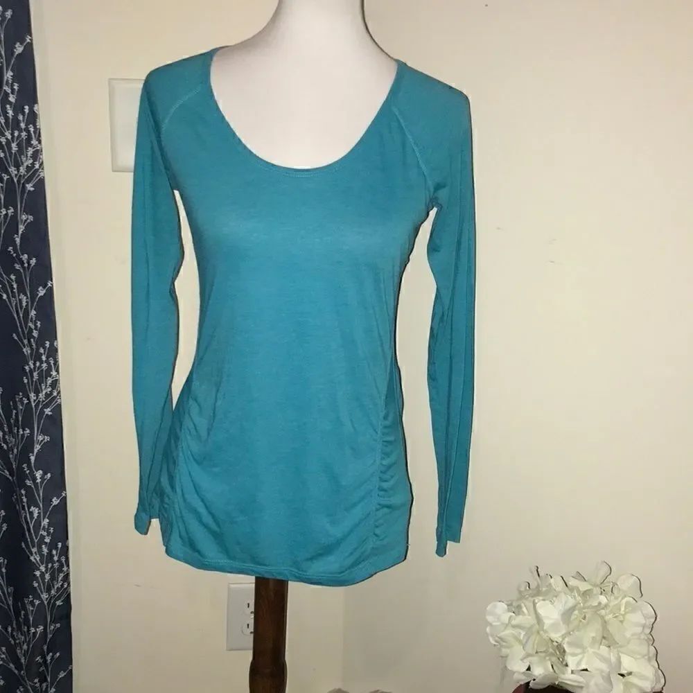 Athleta
Teal Turquoise Long Sleeve T-Shirt